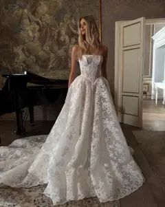 Strapless Floral Lace with Veil — SW212 Ivory wedding dress, close-up detail