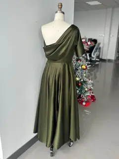 A-Line/Princess One-shoulder Half Sleeve Mother of the Bride Dresses with Ruffles — view 2