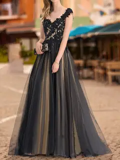 Ball Gown V-Neck Sleeveless Applique Prom Dresses — view 4
