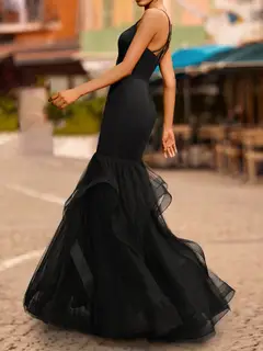 Trumpet/Mermaid V-Neck Sleeveless Tiered Prom Dresses — view 3