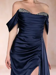 Trumpet/Mermaid Off-the-Shoulder Ruched Mother of the Bride Dresses with Rhinestone — view 3