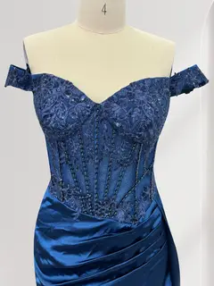 Trumpet/Mermaid Off-the-Shoulder Sweep Train Sequined Evening Dresses with Split Side — view 3