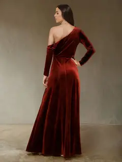 Sheath/Column Off-the-Shoulder Long Sleeves Velvet Evening Dresses with Side Slit — view 2