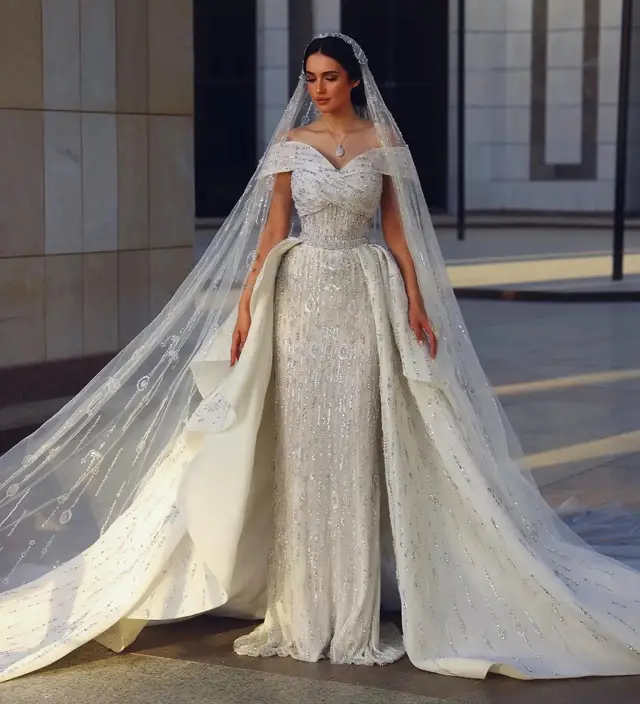 Off-the-Shoulder Train with Veil Wedding Dress — SW031