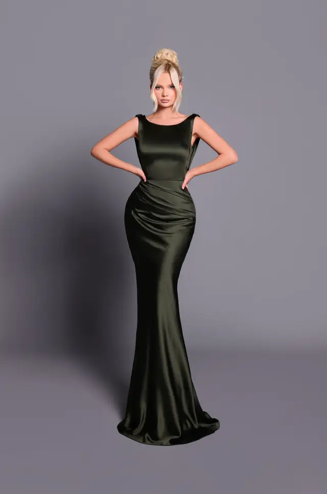 Women's Bateau Neck Satin Bridesmaid Dress with Ruched Detailing for Wedding Party